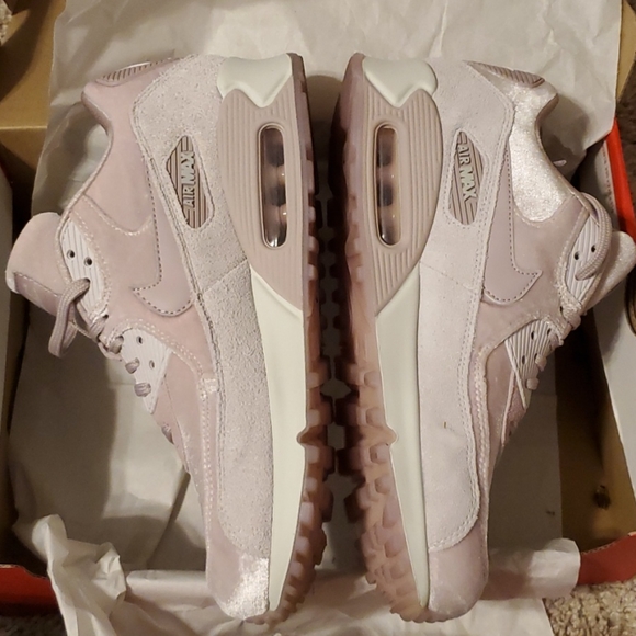Nike airmax 90 lavender sneakers - Picture 2 of 5